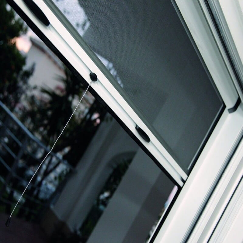 moustiquaire enroulable verticale sur mesure pour fenêtre